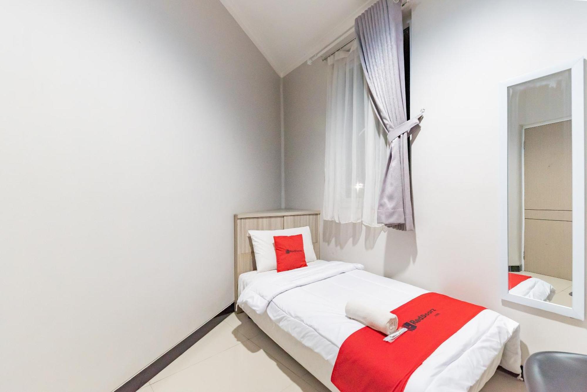 Reddoorz Near Botani Square Mall Bogor Exterior foto