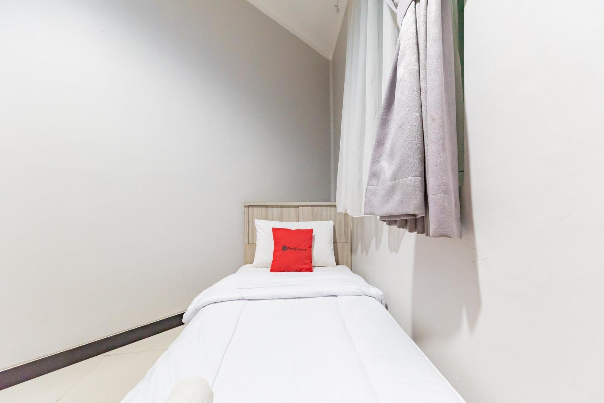 Reddoorz Near Botani Square Mall Bogor Exterior foto