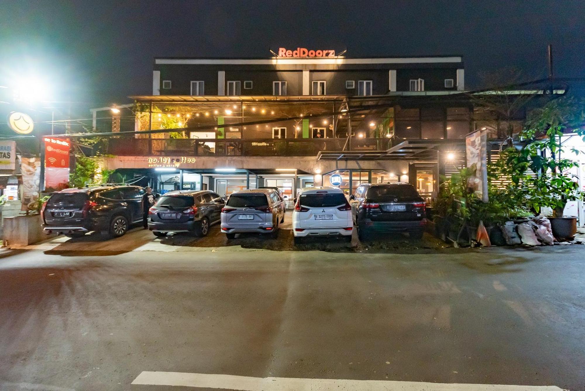Reddoorz Near Botani Square Mall Bogor Exterior foto